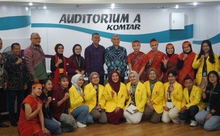 Di Dampingi Direktur UT Medan, Konjen RI Malaysia: Raihlah Masa Depan Gemilang