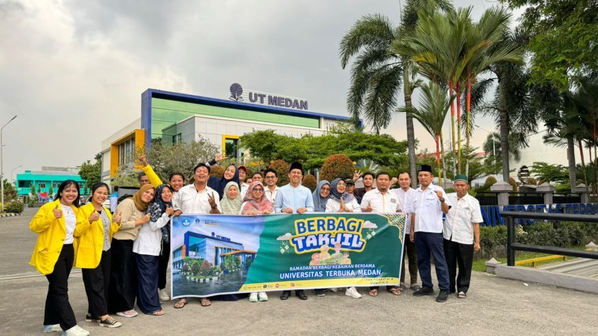 Syiar Ramadhan 1445 H, UT Medan Bagikan 450 Paket Takjil ke Pengguna Jalan