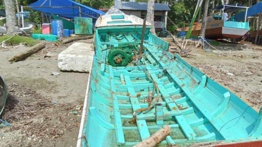 Potret Kapal Nelayan yang Hilang di Perairan Sulawesi, Tiga Nelayan Hilang Belum Ditemukan