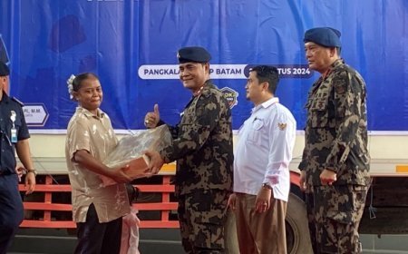 PSDKP Serahkan 4 Ton Ikan Hasil Tangkapan ke Warga Batam