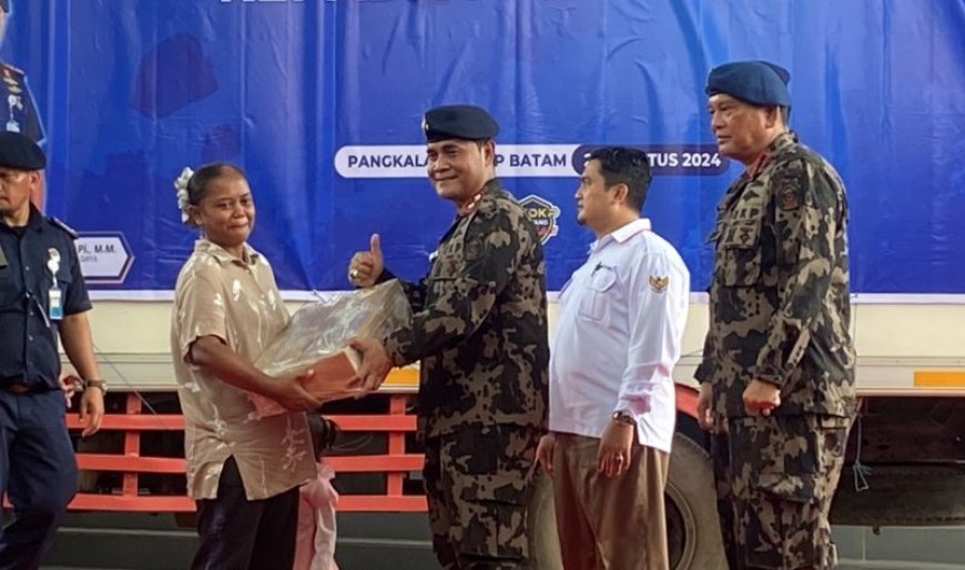 PSDKP Serahkan 4 Ton Ikan Hasil Tangkapan ke Warga Batam