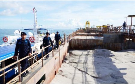 PSDKP KKP Benarkan 2 Kapal Asing yang Diduga Curi Pasir Laut Batam Dibebaskan