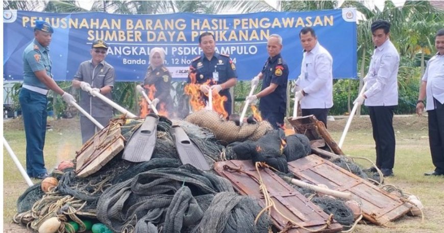 PSDKP Musnahkan Alat Tangkap Ikan Mini Trawl yang Disita dari Nelayan