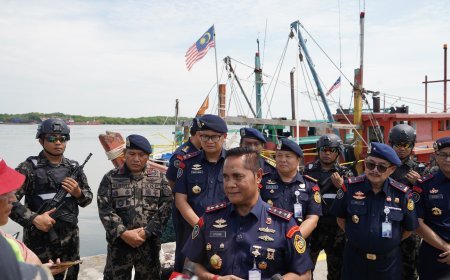Berantas Illegal Fishing, KKP Tangkap 2 Kapal Ikan Asal Malaysia di Selat Malaka